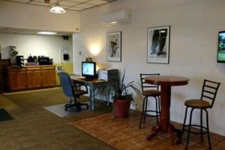 Business Center 3 of 17