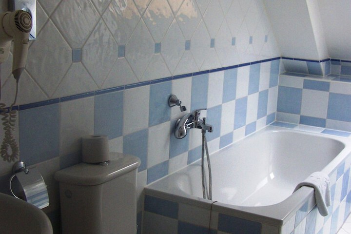 Room 16 of 37