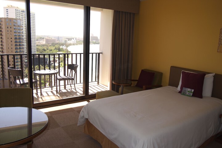 Room 34 of 130