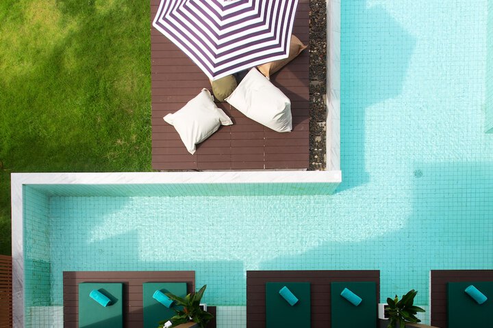 Pool 52 of 84