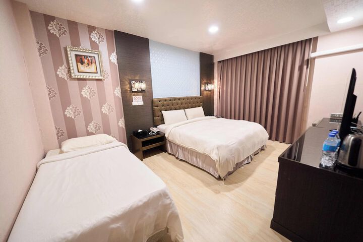 Room 13 of 48