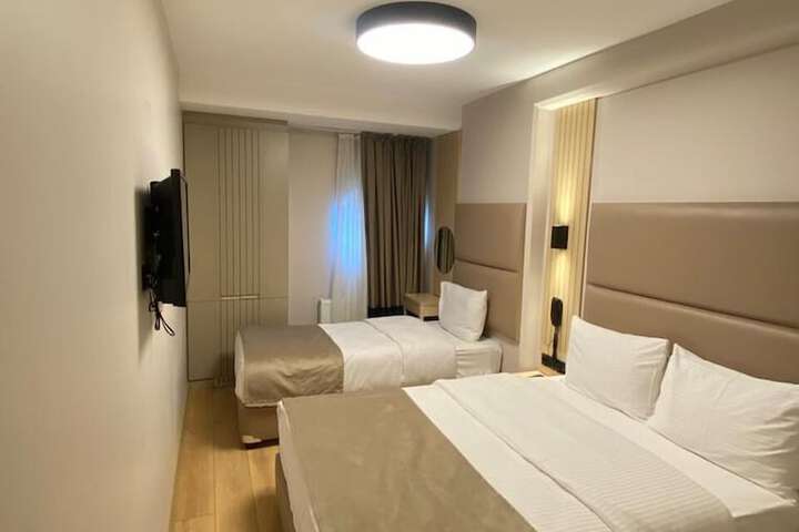 Room 3 of 8