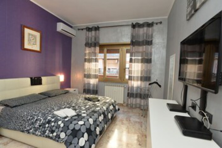 Room 9 of 18