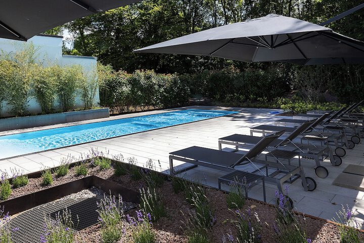 Hotel with Pool