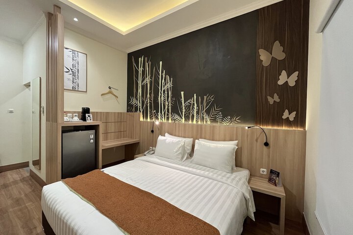 Room 33 of 85