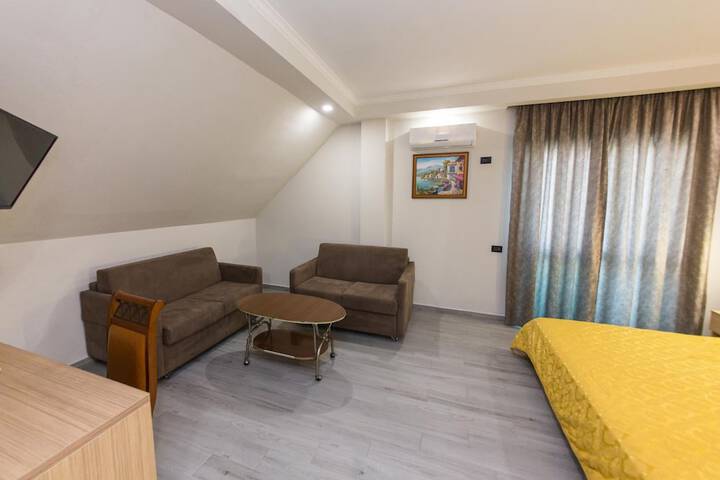 Room 32 of 50