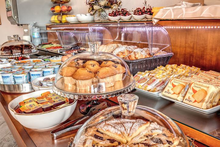 Breakfast/Coffee Service 84 of 119