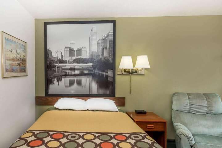 Room 18 of 32