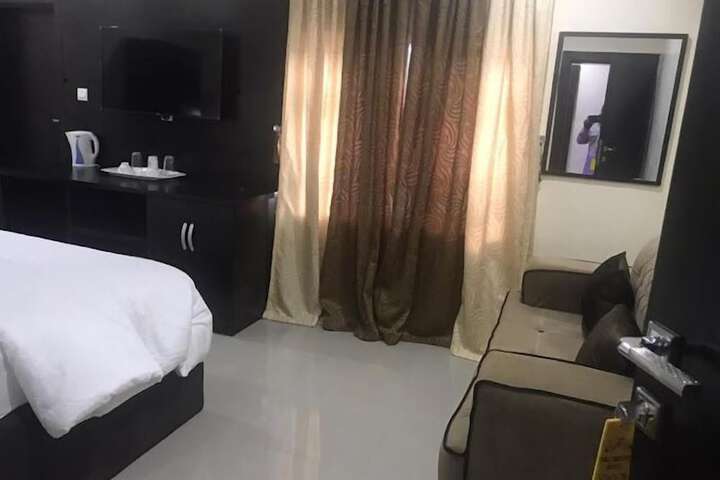 Room 2 of 43
