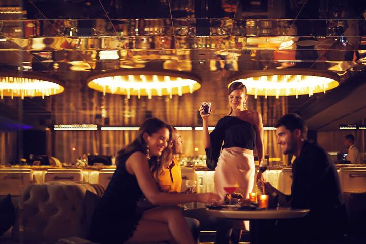 Lobby lounge