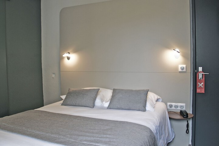 Room 8 of 35