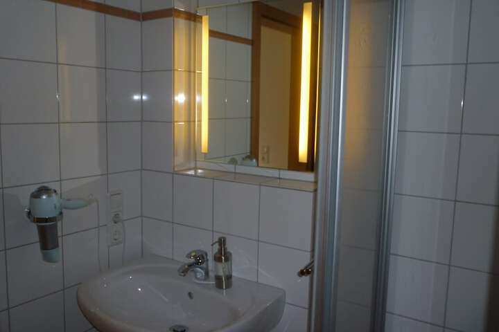 Room 10 of 37