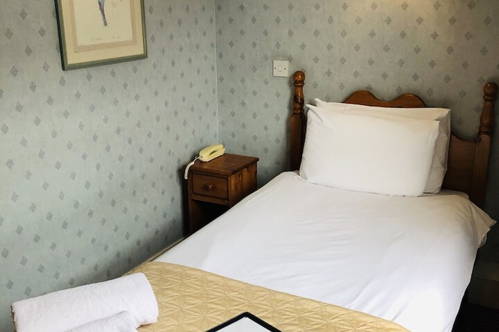 Room 8 of 31