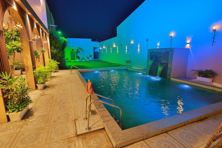 Pool 10 of 23