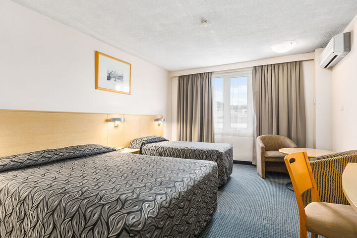 Room 13 of 38