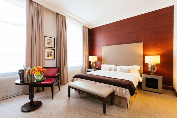 Room 12 of 84