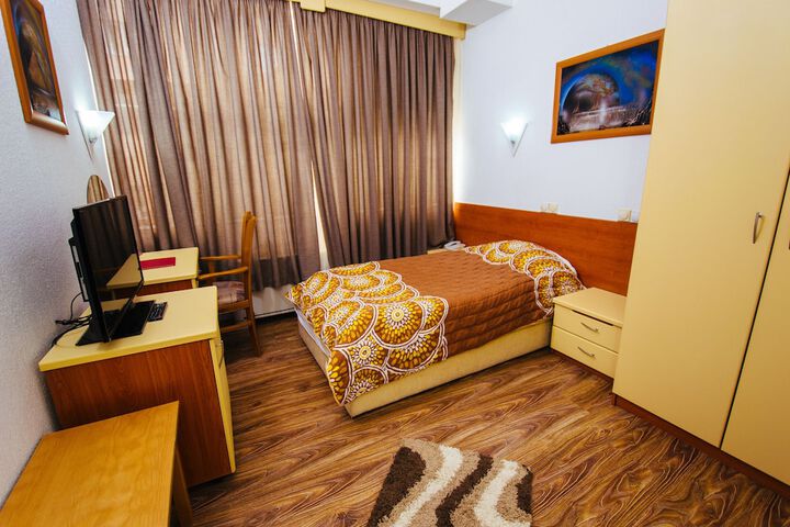 Room 17 of 61
