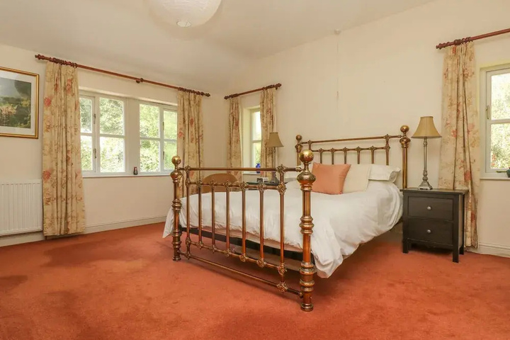 Room 5 of 17