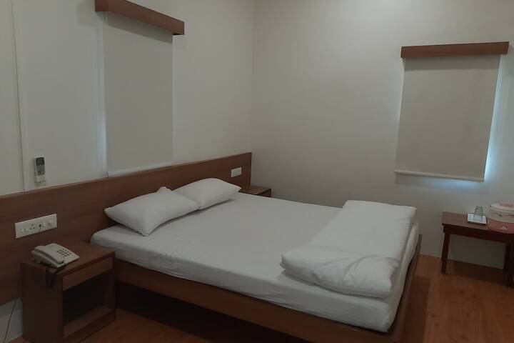 Room 6 of 48