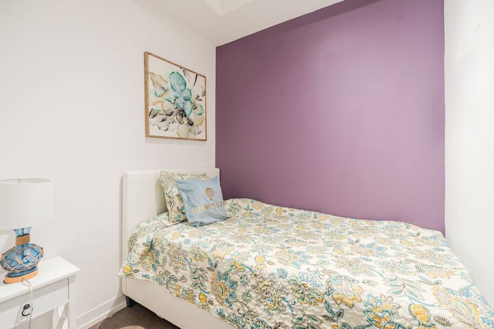 Room 14 of 242