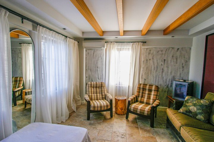 Room 7 of 28