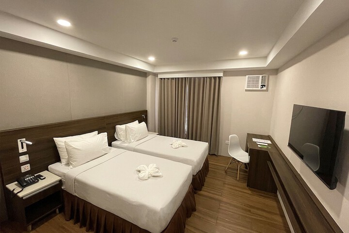 Room 5 of 13