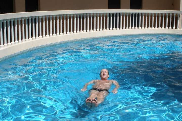 Pool 10 of 39