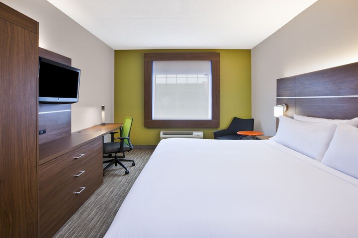 1 King Bed (3 of 23)