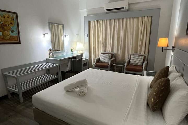 Room 117 of 650