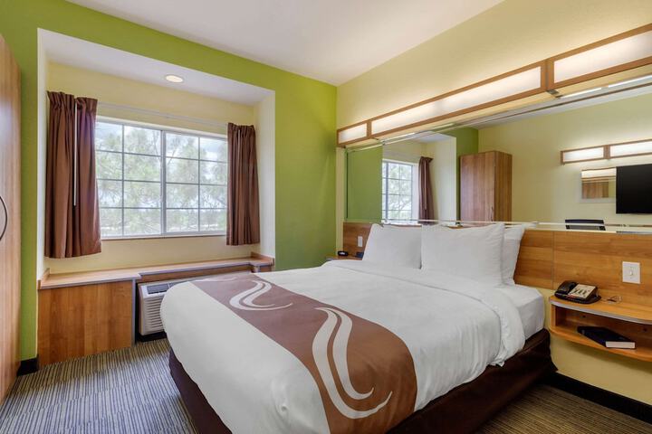 Queen Bed Accessible (27 of 34)