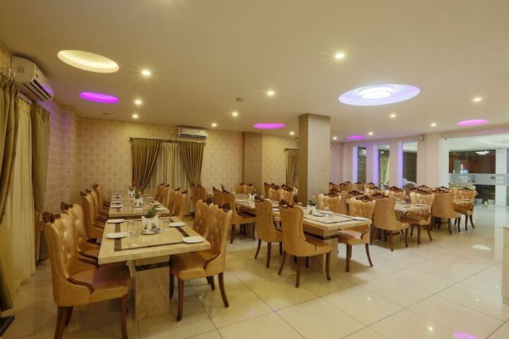 Dining 16 of 21