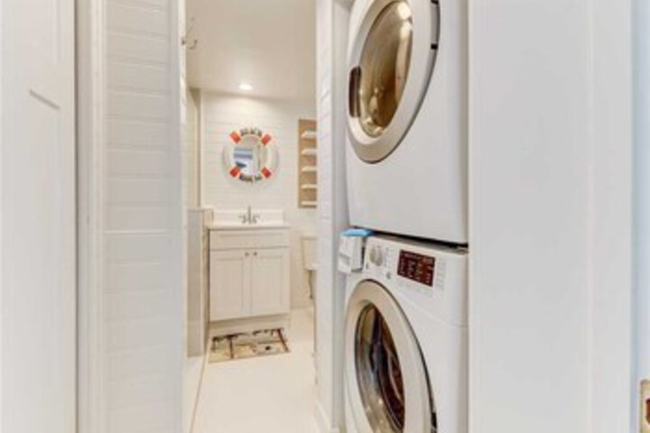 Laundry 16 of 33