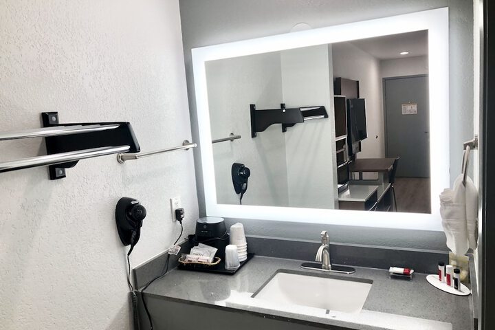 Room 65 of 76
