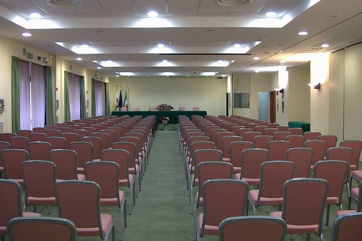 Business Center 33 of 48
