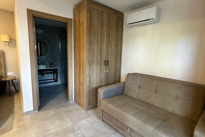 Room 7 of 97