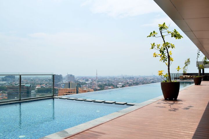 Hotel Pool