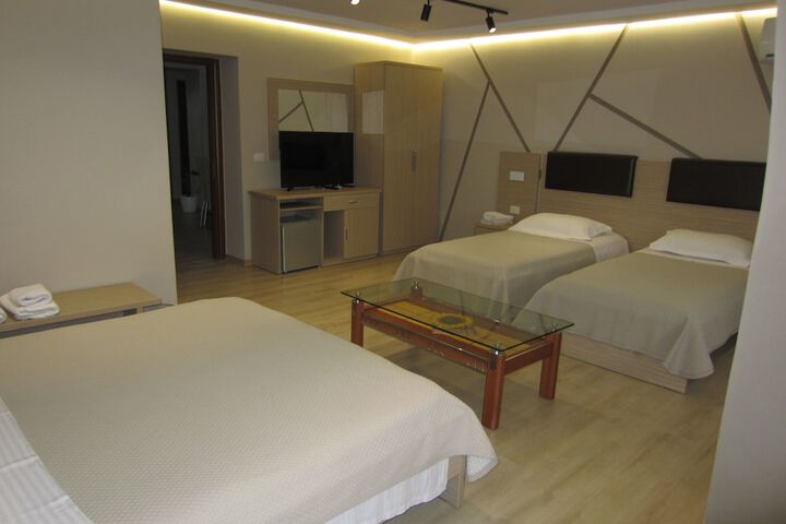 Room 32 of 74