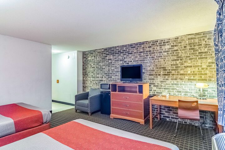 Room 8 of 31