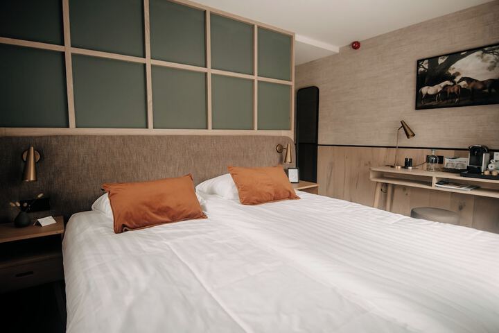 Room 27 of 103