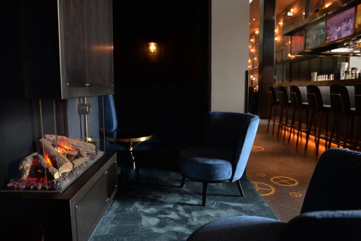 Lounge 85 of 143
