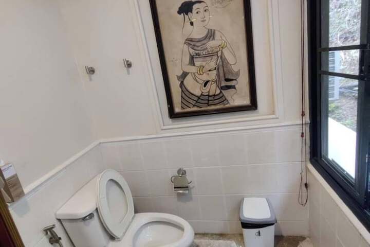 Room 3 of 32