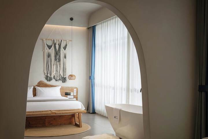 Room 32 of 62
