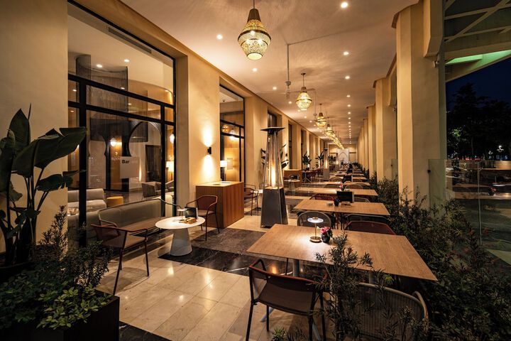 Dining 52 of 76