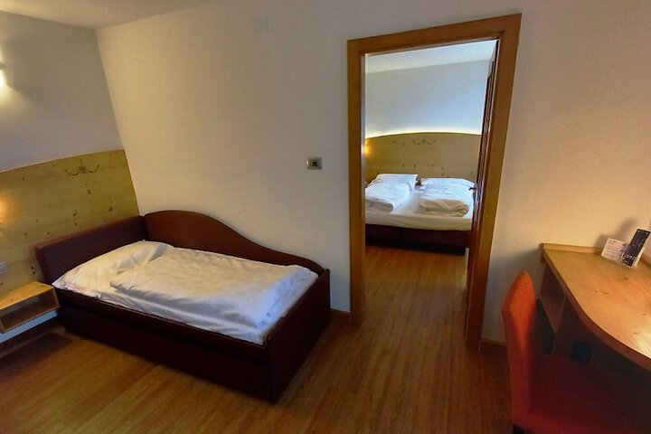 Room 18 of 83