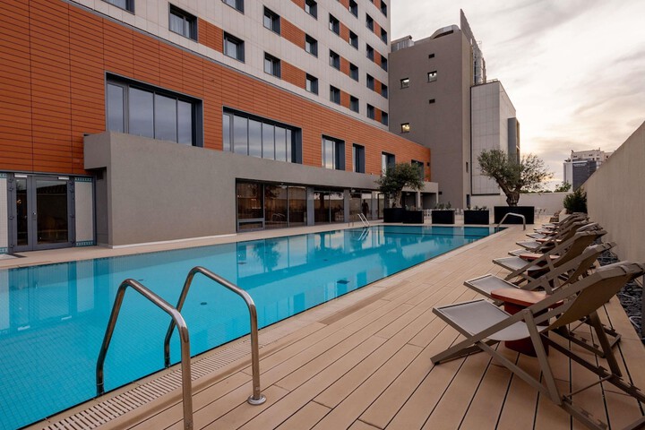 Pool 45 of 106