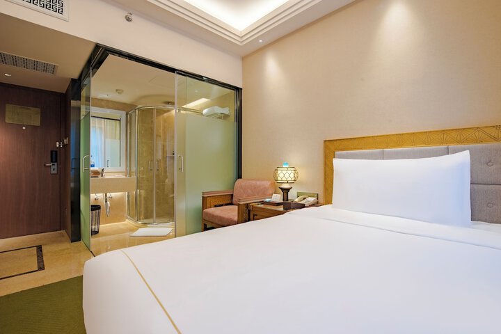 Room 7 of 48
