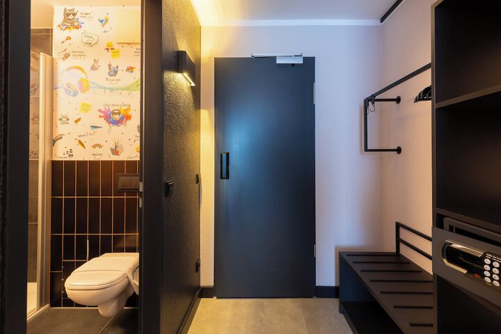 Room 38 of 110