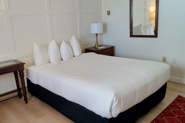 Room 35 of 183