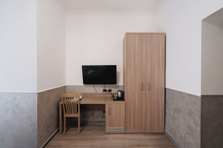 Room 104 of 180