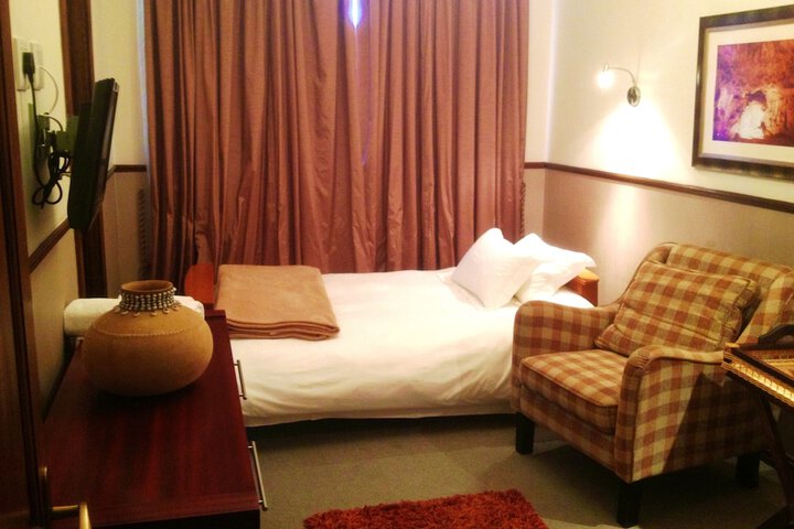 Room 7 of 33